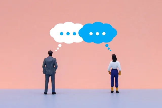 Người phụ nữ và người đàn ông đang suy nghĩ