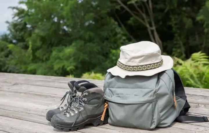 Một người đàn ông đang lặn biển