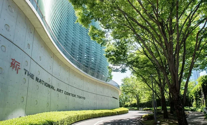 Kiến trúc bên ngoài Bảo tàng Nghệ thuật Quốc gia Tokyo