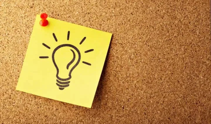 Một cặp đôi đang xem nhà