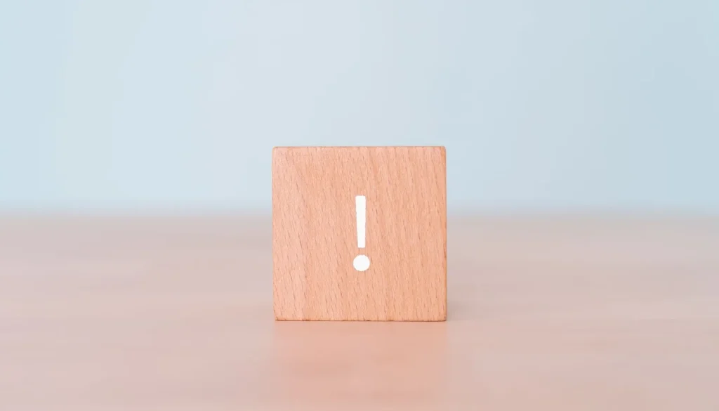 Một phụ nữ đang xem xét vấn đề