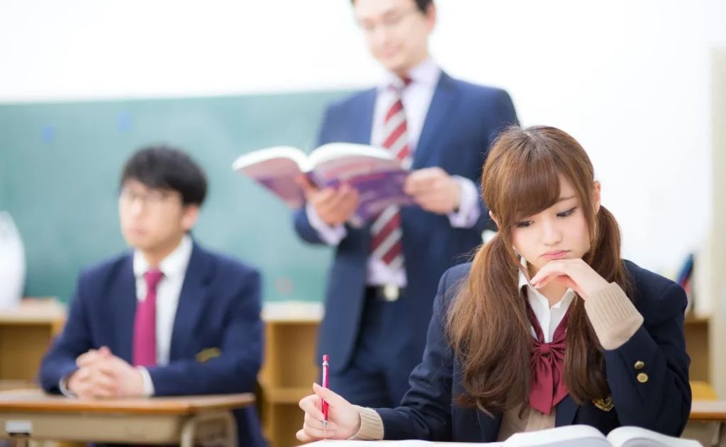 Một nhóm sinh viên đang thảo luận