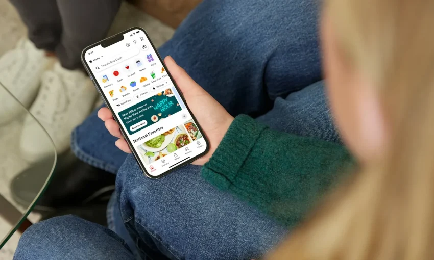 Một chiếc xe đạp giao đồ ăn