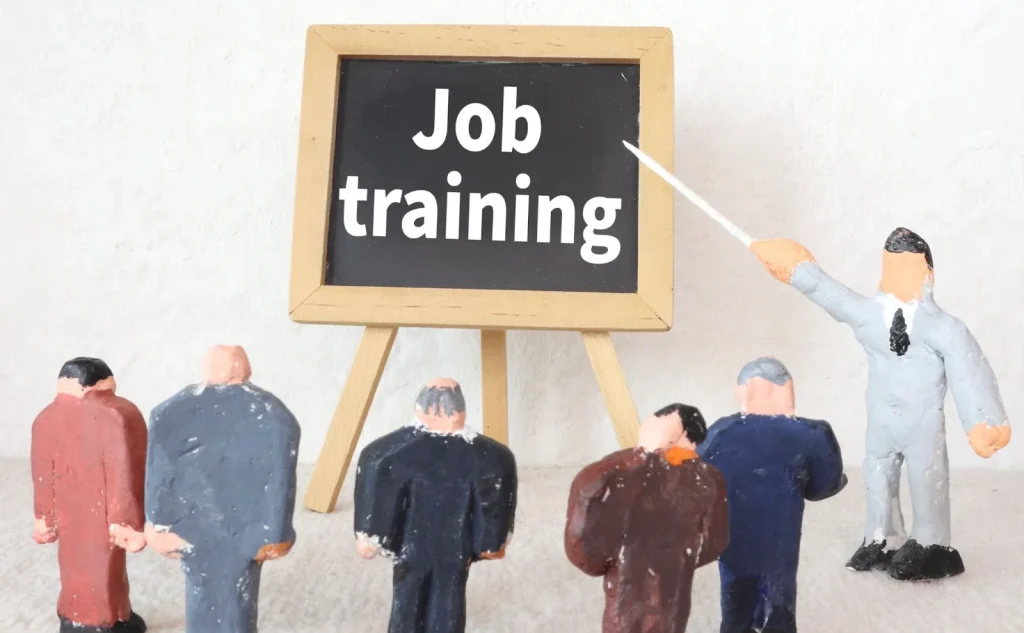 Một nhóm người đang học tập