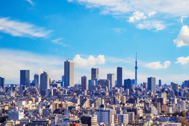 Một du khách đang thư giãn trong khách sạn capsule