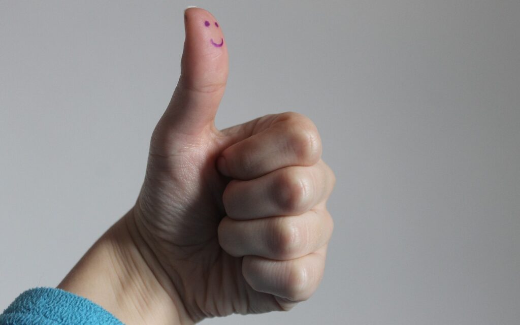 Một du học sinh đang mỉm cười