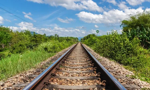 Một gia đình đang đi du lịch bằng tàu hỏa