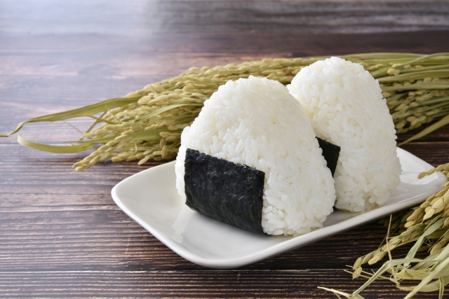 Các món ăn Nhật Bản đa dạng như sushi và tempura