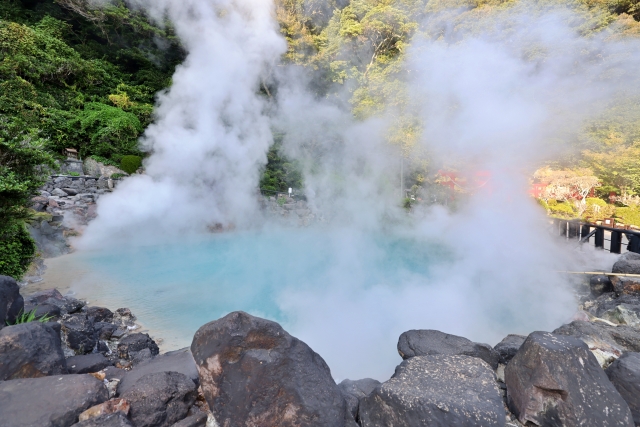 Một suối nước nóng lộ thiên (rotenburo) vào mùa đông