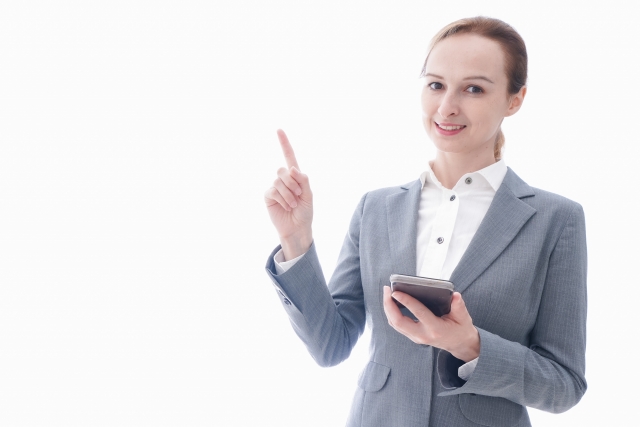 Một người đang suy nghĩ với nhiều lựa chọn