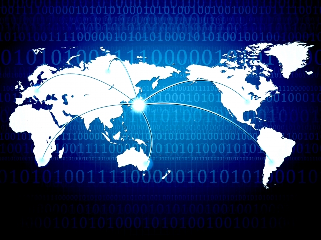 Một tòa nhà văn phòng hiện đại vào ban đêm