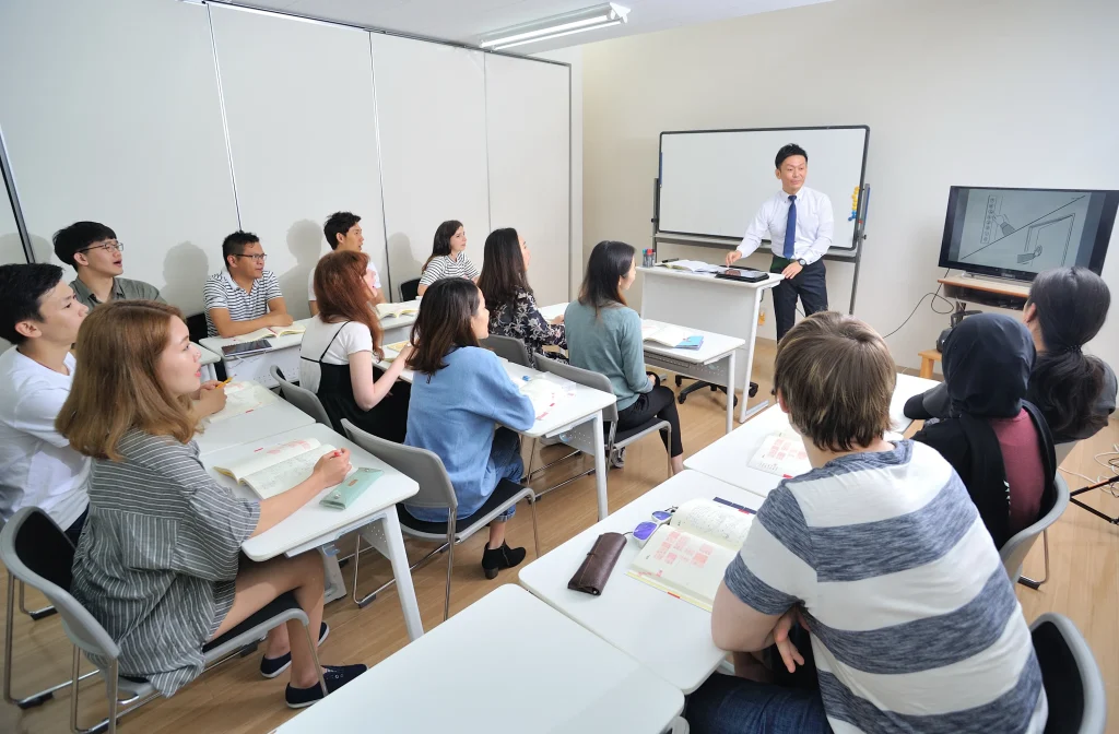 Không khí học tập trong lớp học Akamonkai.